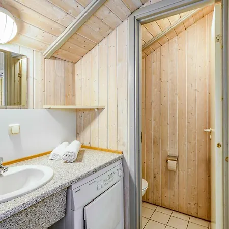 Feriehus Poolhaus 1 In *